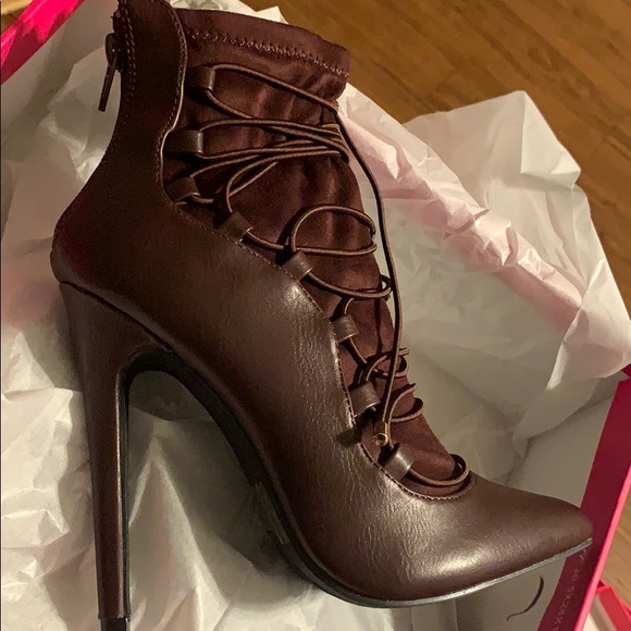 Bev Booties - Picture 1 of 3